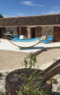 Koko talo/asunto Historic Stone Built 4 Bedroom Farmhouse. Close To Beaches And Adventure Parks. (Le Bernard, Ranska)