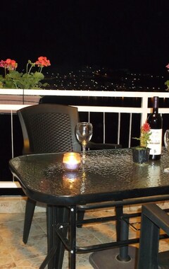 Koko talo/asunto Penthouse Apartment With Stunning Sea And Mountain Views (Tivat, Montenegro)