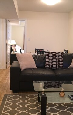 Hotel Basement In A Modern House/peaceful Neighborhood With Private Entrance (Edmonton, Canada)