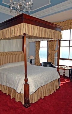 Hotelli No: 1 The Esplanade Guest Accommodation. (Tenby, Iso-Britannia)