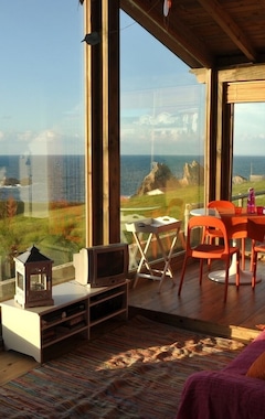Koko talo/asunto Beautiful House With Garden On The Beach Of La Arnia With Excellent Sea Views (Santander, Espanja)