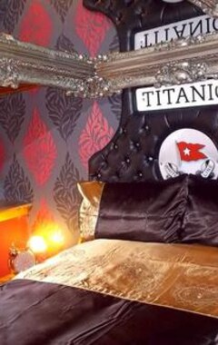 Hotel The Titanic Boat (Liverpool, Reino Unido)