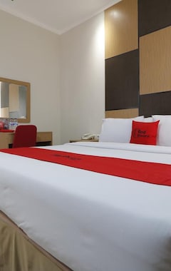 Hotel Reddoorz Plus Near Pantai Losari (Makassar, Indonesien)