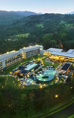 Lomakeskus Royal Tulip Gunung Geulis Resort and Golf (Bogor, Indonesia)