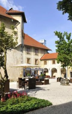 Hotelli Hotel Grad Otocec - Relais Chateaux (Otocec, Slovenia)