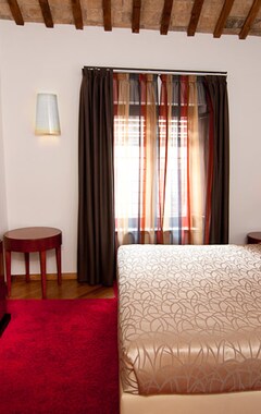 Bed & Breakfast St. Peter' Six Rooms & Suites (Rome, Italy)