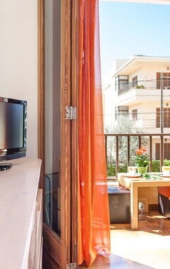 Hele huset/lejligheden Cozy Apartment 50 M From The Beach, Central But Quiet (Can Picafort, Spanien)
