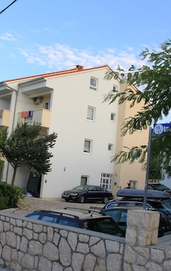 Aparthotel Buratovic (Posedarje, Croacia)