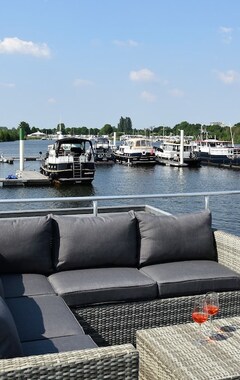 Hele huset/lejligheden Cozy Floating Boatlodge (2 Bedrooms, 4 Persons), Maastricht. (Epen, Holland)