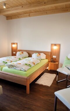 Bed & Breakfast Peterseil`s Radl Zimmer (Mauthausen, Austria)