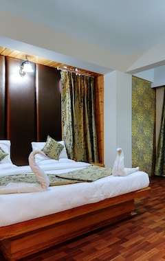 Hotel Royal Batoo, SXR (Srinagar, India)
