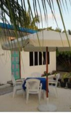 Hotel Azoush Tourist Guesthouse (Fulhadhoo, Islas Maldivas)