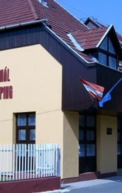 Thermal Hotel & Camping (Komárom, Hungría)