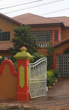 Casa/apartamento entero New! Suburban Apartment With Comfortable Queen-size Beds (Spanish Town, Jamaica)