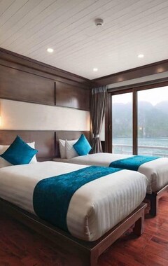 Hotel Alisa Premier Cruise (Hong Gai, Vietnam)