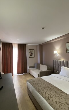 Doanesia Premium Hotel & Spa (Tirana, Albanien)