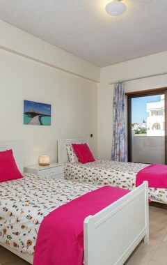 Hotel Apartamento T2 Praia Senhora Da Rocha Algarve (Porches, Portugal)
