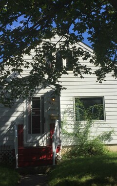 Koko talo/asunto Entire House In Quiet Residential Area Close To Everything, Very Clean, Non-smoking. (Halifax, Kanada)