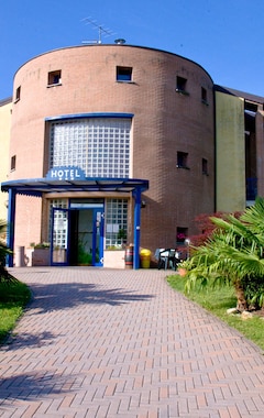 Hotelli Hotel il Canneto (Porto Ceresio, Italia)