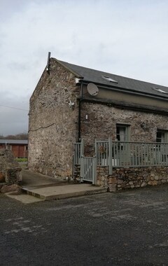 Koko talo/asunto Old Stone Cottage Situated Between Waterford Cork Dublin N25 (Waterford, Irlanti)