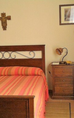 Hotel House Azalea - Azalea Mini-Apartment 3 (Randazzo, Italien)