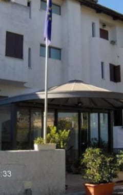 Hotelli Kalos Hotel (Giardini-Naxos, Italia)