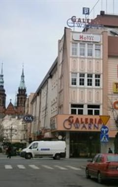 Hotelli Skyhotelgwarna (Legnica, Puola)