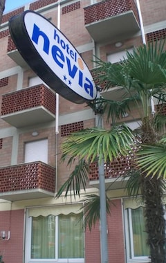 Hotel Nevia (Pinarella Di Cervia, Italien)