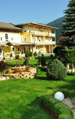 Hotel Garni Zerza (Nassfeld-Hermagor, Austria)