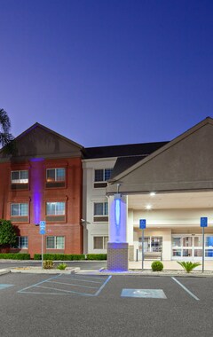 Holiday Inn Express & Suites - Tulare, An Ihg Hotel (Tulare, USA)