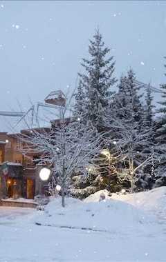 Hotel Hilton Grand Vacations Club Whistler (Whistler, Canada)