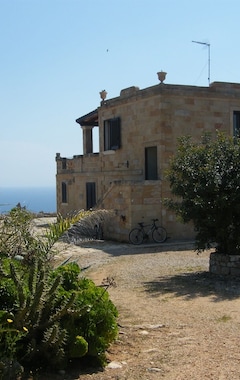 Koko talo/asunto The Sciuring Villa In The Countryside With A Panoramic Terrace On The Sea (Gagliano del Capo, Italia)