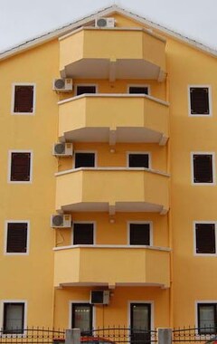 Huoneistohotelli Apartmani Alexandra (Budva, Montenegro)