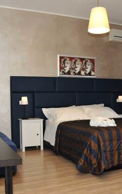 Hotelli Check-Inn Rooms B&B & Holidays Apt (Rooma, Italia)