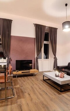 Lejlighedshotel Cracow Rent Apartments - spacious apartments for 2-7 people in quiet area - Kolberga Street nr 3 - 10 min to Main Square by foot (Krakow, Polen)