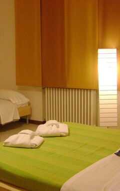 Hotel Weekend Accommodation (Mantua, Italia)