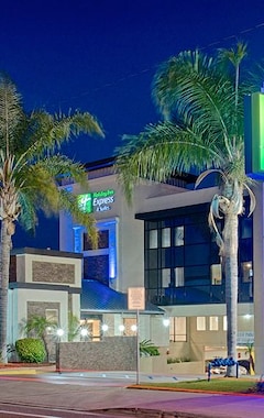 Holiday Inn Express & Suites Costa Mesa, An Ihg Hotel (Costa Mesa, EE. UU.)
