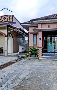 Hotelli RedDoorz Syariah near Taman Rekreasi Kalianget Wonosobo (Wonosobo, Indonesia)
