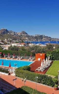 Hotelli Residence Villa Giardini (Giardini-Naxos, Italia)