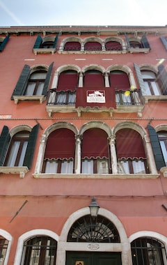 Hotelli Palazzo Schiavoni Residenza D'Epoca & Suite-Apartments (Venetsia, Italia)