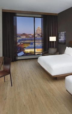 Ac Hotel By Marriott Montreal Downtown (Montreal, Canada)