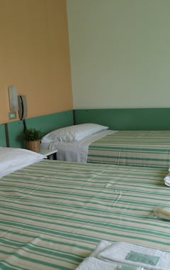 Hotel Nova Dhely (Rímini, Italia)
