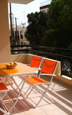 Koko talo/asunto Bargain! - Seaside Spacious 2-bedroom 2-balcony Apartment At Larnaca Promenade (Larnaca, Kypros)
