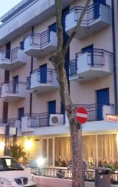 Hotel Canasta (Riccione, Italia)