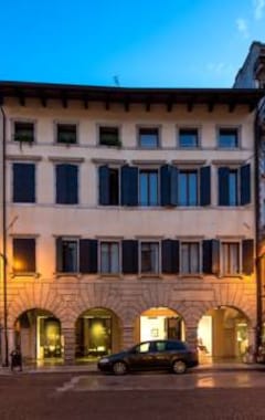 Pensión Mercatovecchio Luxury Suites (Udine, Italia)