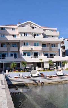 Aparthotel Apartments Adeona (Tivat, Montenegro)