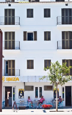 Hotel Ryans La Marina (Ibiza, España)
