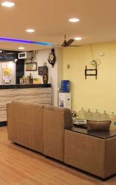Hotelli Hotel Adhi Residency - Friendliness & Cleanliness Room (Kanchipuram, Intia)