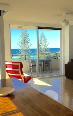 Hotelli Wyuna Beachfront Holiday Apartments (Burleigh Heads, Australia)