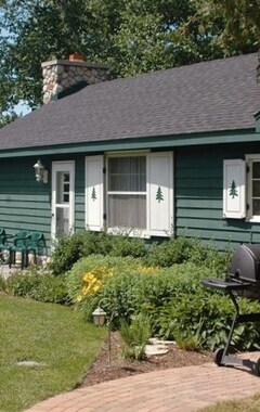 Entire House / Apartment Quaint Cottage On Beautiful Torch Lake, Michigan (Central Lake, USA)
